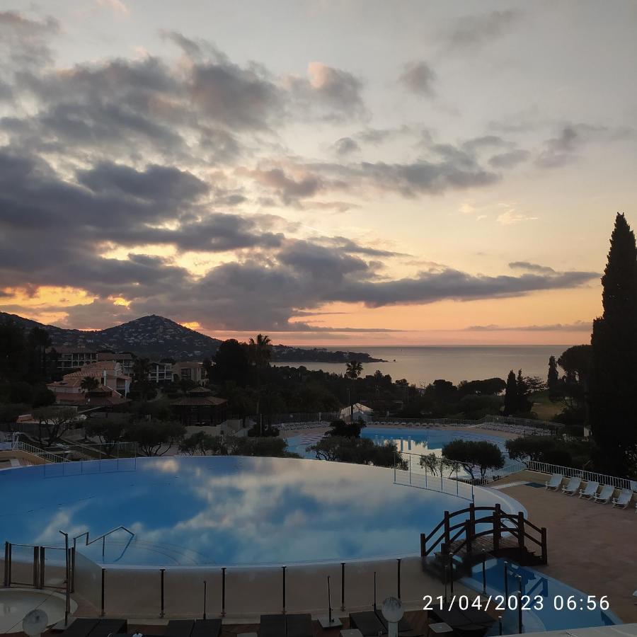 Studio 4P Vue Mer Calme Cap Esterel Saint-Raphaël المظهر الخارجي الصورة